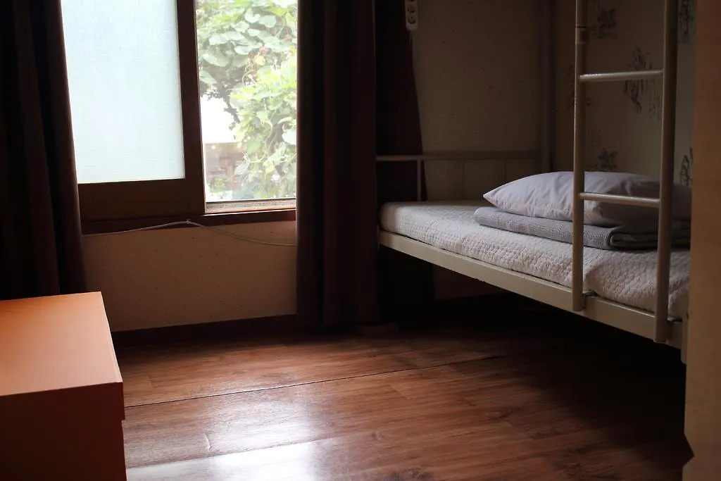 Hongdae Orange Guesthouse Сеул