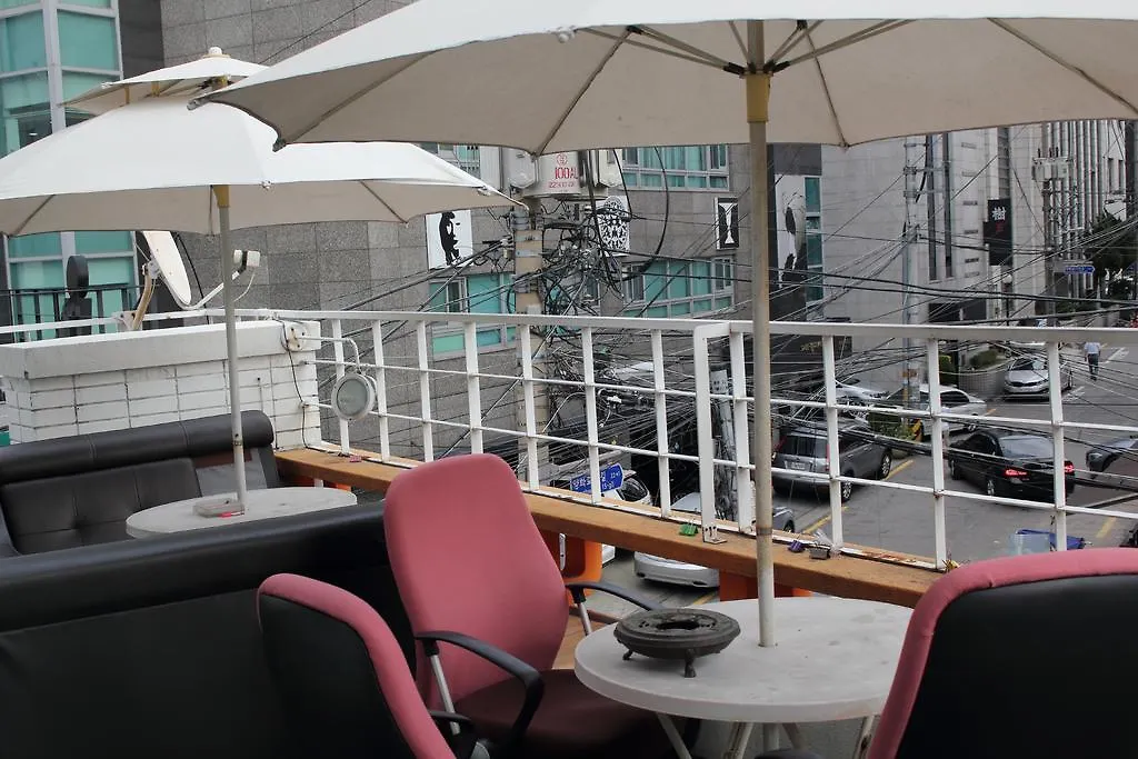 Hongdae Orange Guesthouse Сеул Хостел